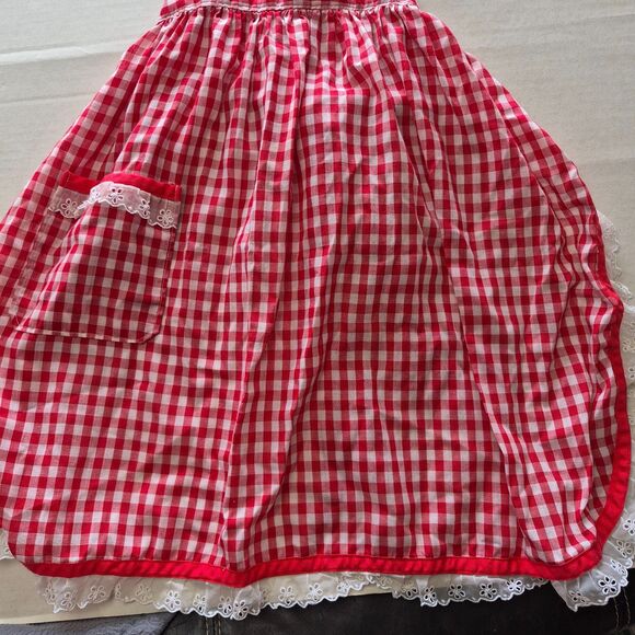 Red and White Checked Full Chef's Apron. 1 pocket in Front - Picture 3 of 6